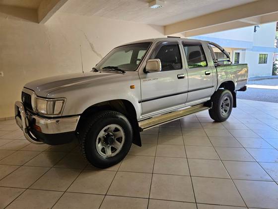 TOYOTA HILUX 3.0 SRV 4X4 CD 16V TURBO DIESEL 4P MANUAL
